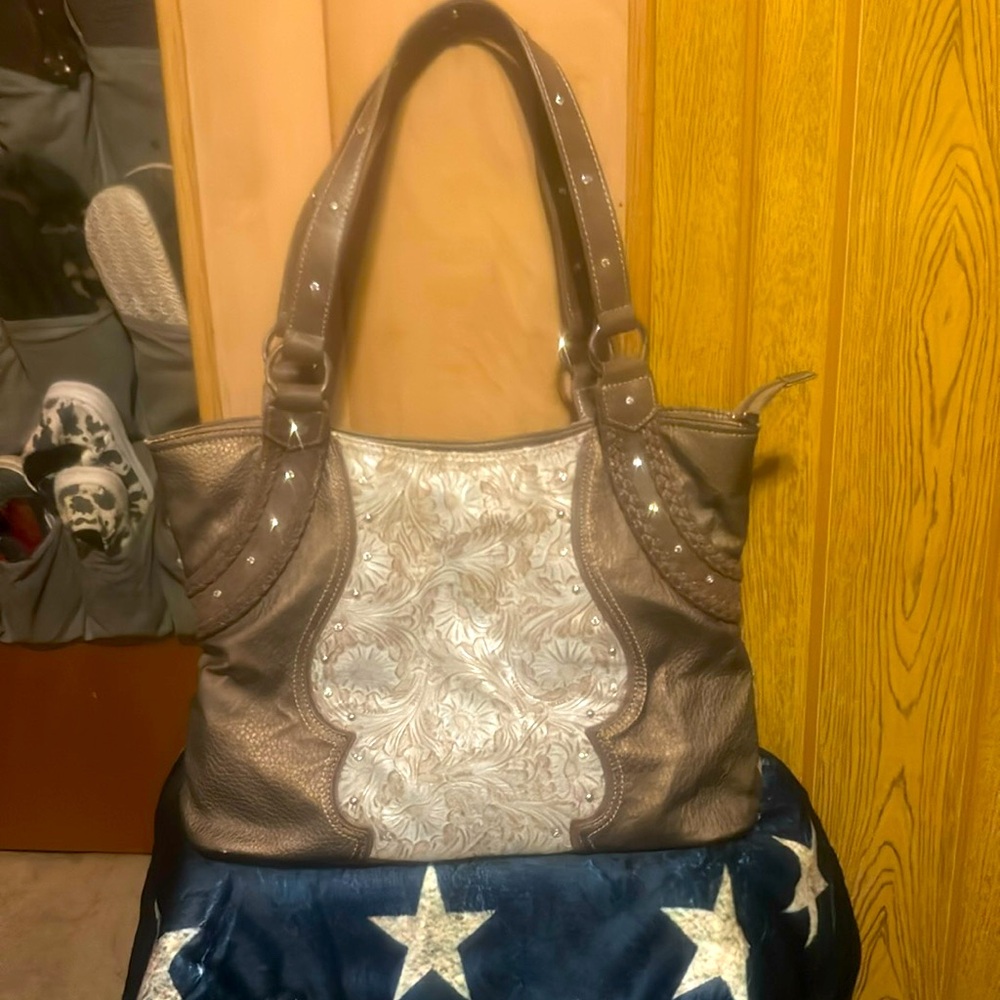 Western style purse. See pictures for imperfections. Used but still a great buy